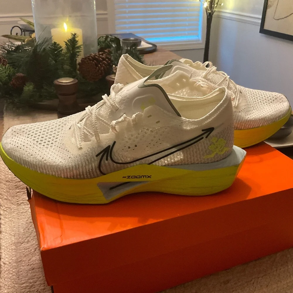 Nike Men's ZoomX VaporFly Next% 3 - Picture 1 of 11